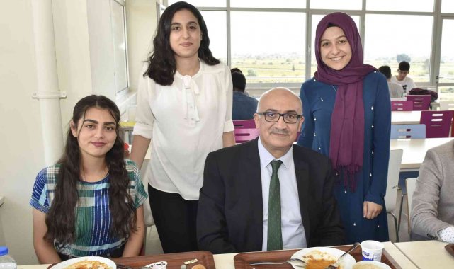 Manisa CBÜ öğrencilerinin yanında