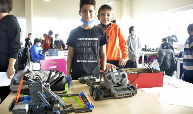 Manisa CBÜ&#039;de 2021-2022 sezonunun ilk VEX IQ Challenge Turnuvası gerçekleştirildi