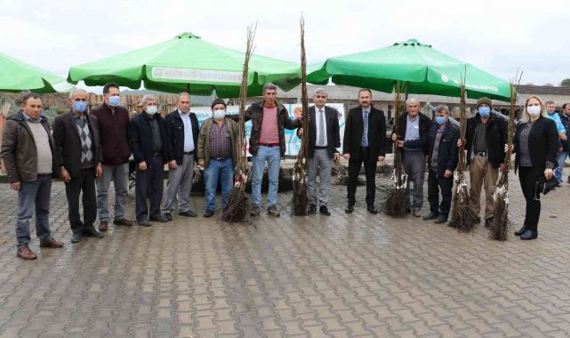 Manisa'da binlerce fidan üreticilere dağıtıldı