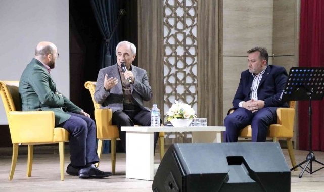 Manisa'da edebiyat söyleşisi ve şiir dinletisi düzenlendi