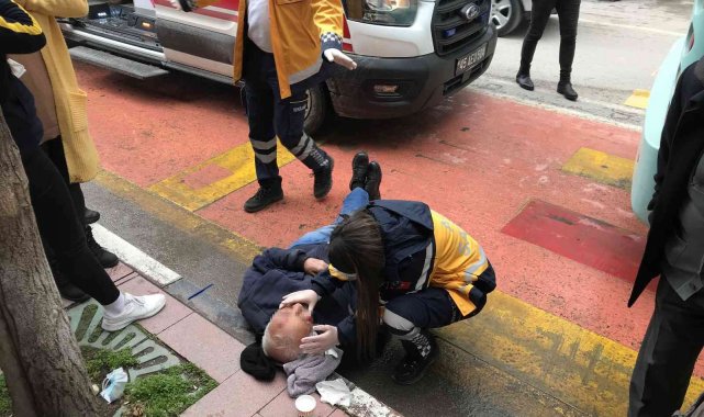 Manisa'da halk otobüsü yayaya çarptı