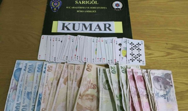 Manisa&#039;da iki ayrı kıraathaneye kumar baskını