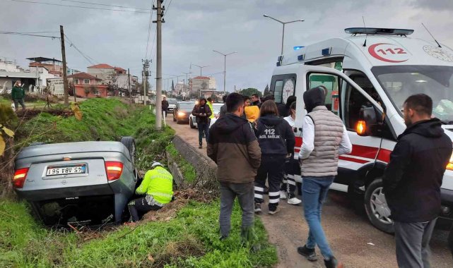 Manisa'da otomobil menfeze uçtu: 3 yaralı