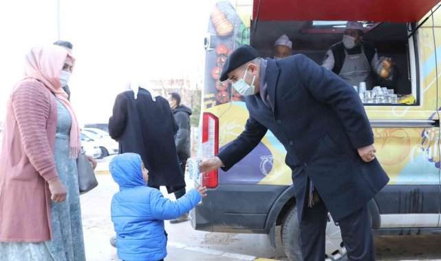 Mardin Valisi Demirtaş, hasta ve hasta yakınlarına çorba ikramında bulundu