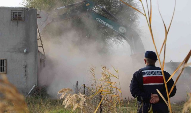 Marmara Gölü kurudu, işgaller arttı