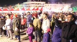 Marmaris’te yeni yıl kutlamaları devam ediyor.