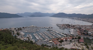 Marmaris'te yılbaşında müzik saatlerinde esneme yok