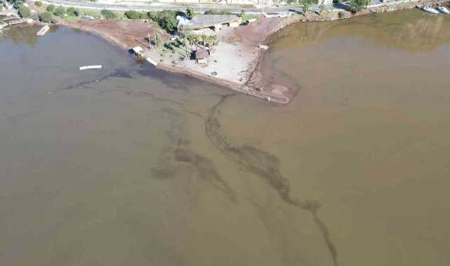 Marmaris'te deniz kahverengiye döndü