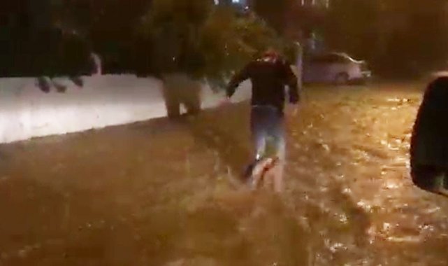 Marmaris'te sağanak yağış etkili oldu