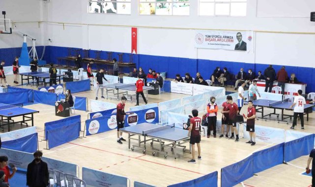 Masa tenisinde kupalar sahiplerini buldu