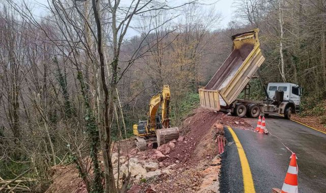 Maşukiye'de meydana gelen heyelana müdahale edildi