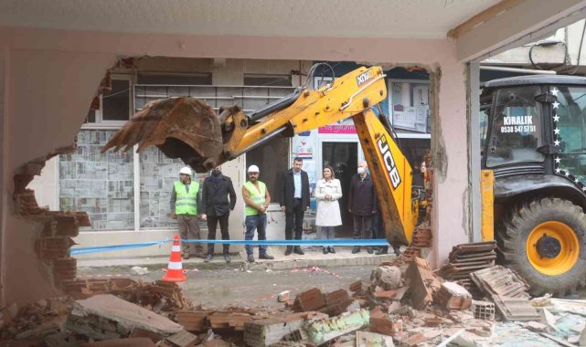 Mehmet Ali Paşa'da anlaşma sağlanan 3 binanın yıkımı gerçekleştirildi