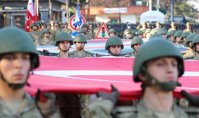 Mehmetçik Ankara sokaklarını inletti