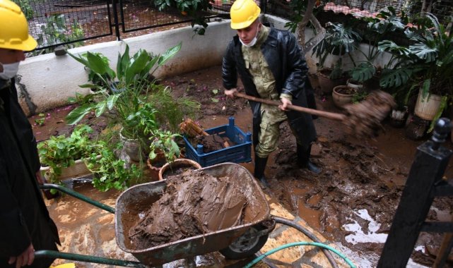 Mehmetçik'ten yağışlar sonucu ev ve işyerleri hasar gören vatandaşlara yardım