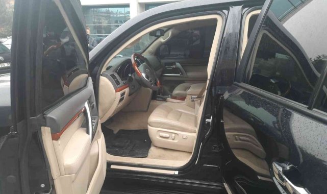 Melih Gökçek, kendisine tahsis edilen zırhlı aracı teslim etti