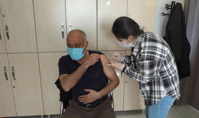 Melikgazi Belediye personeli 3. Doz Covid-19 aşısı oldu