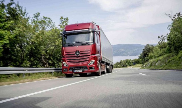 Mercedes-Benz Türk imzalı kamyonlar Avrupa yollarında