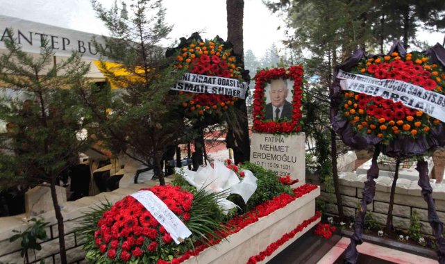 Merhum Mehmet Erdemoğlu mezarı başında anıldı