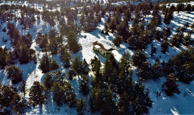 Mersin&#039;de kar, kartpostallık görüntüler oluşturdu