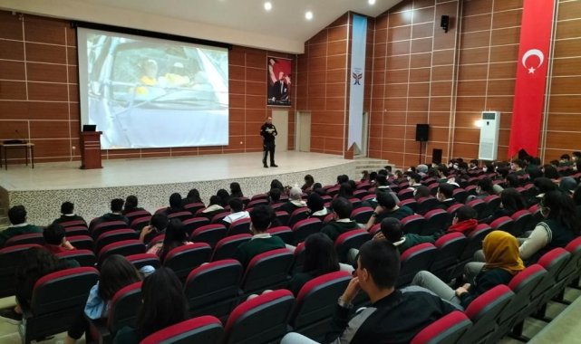 Mersin'de lise öğrencilerine trafik eğitimi