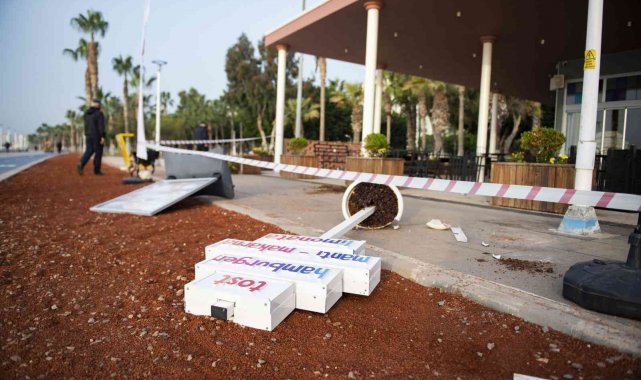 Mersin'de sahildeki kafelere saldırı