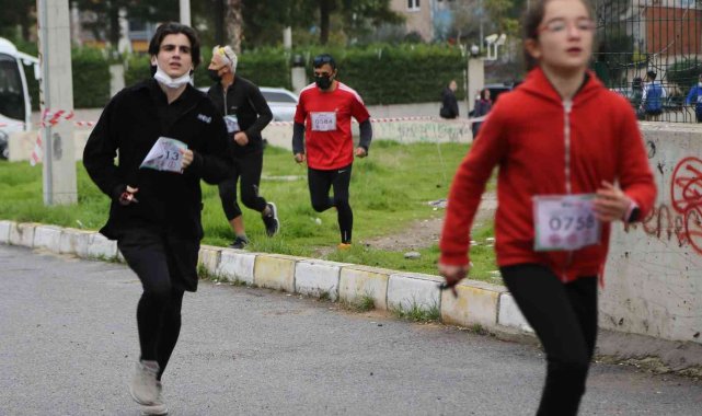 Mersinli sporcu oryantiring yarışmasında Türkiye ikincisi