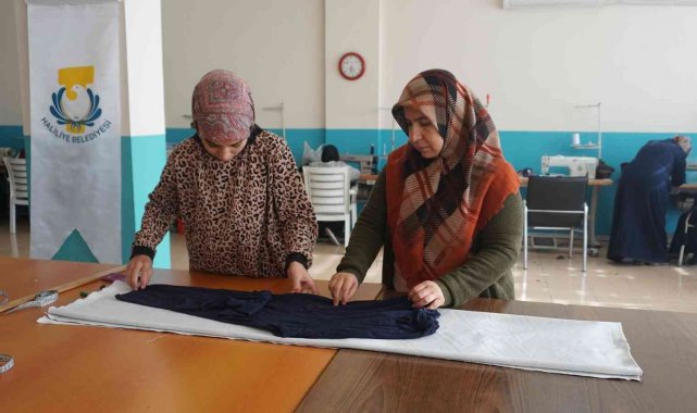 Meslek öğrenen kadınlardan Başkan Canpolat&#039;a teşekkür