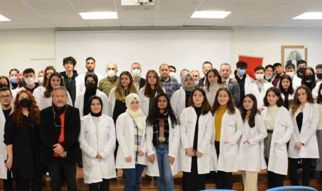 Mesleki hayatlarında kullanacakları beyaz önlükleri giydiler