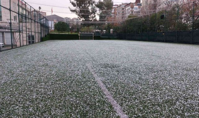 Meteorolojinin uyardığı soğuk hava dalgası geldi: Samsun'a fındık büyüklüğünde dolu yağdı