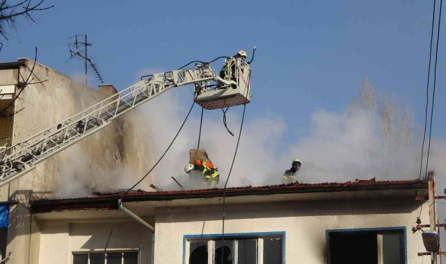 Metruk binadaki yangın 1 saatlik çalışma ile söndürüldü