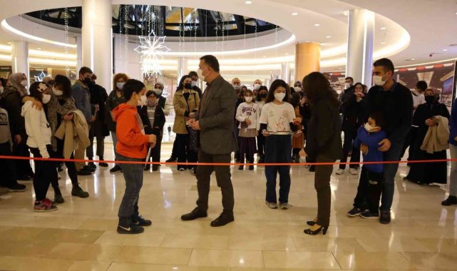 Minik öğrenciler sokakta yaşayan hayvanları fotoğraflarla anlattı