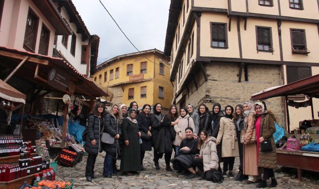 Moda öğrencilerinden kumaşın tarihine yolculuk