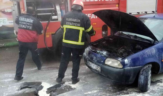 Motoru alev alan otomobilde maddi hasar oluştu