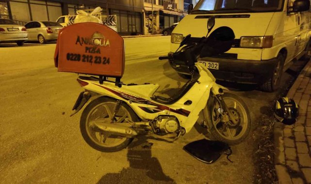Motosiklet ile otomobil çarpıştı, 1 kişi yaralandı