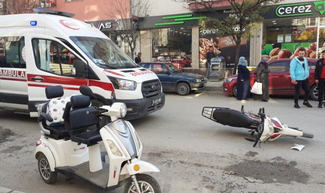 Motosiklet ile otomobil çarpıştı: 1 yaralı