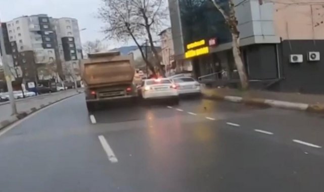 Motosiklet sürücüsü uyardı, saniyeler sonra kaza oldu