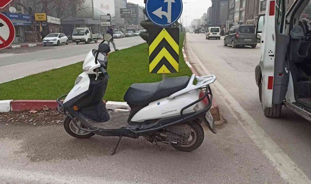 Motosikletin metrelerce sürüklendiği kaza kamerada