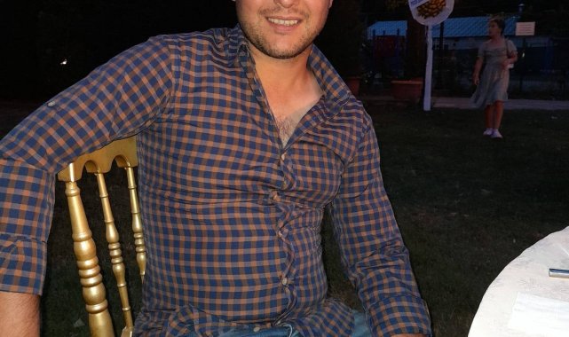 Motosikletiyle ağaca çarpıp öldü