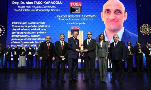 MSKÜ&#039;lü Akademisyen &#039;TÜBA Bilim Ödülü&#039;nü Cumhurbaşkanı Erdoğan&#039;dan aldı