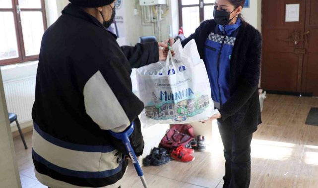 Mudanya Belediyesi kara kışta engelli vatandaşların yanında