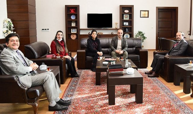 Mümtaz Turhan Anadolu Lisesine jest