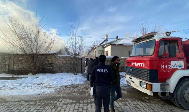 Muradiye&#039;de odunluk yangını