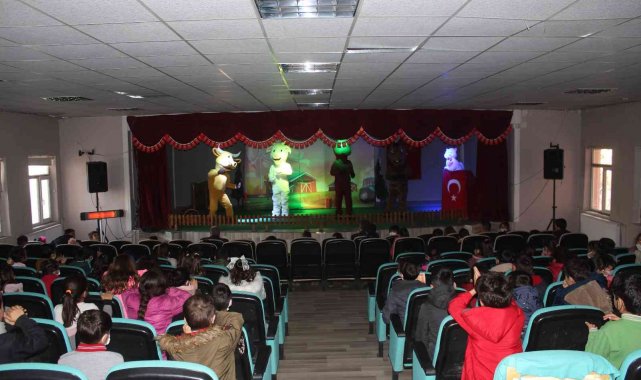 Muradiyeli çocuklar tiyatro ile tanıştı