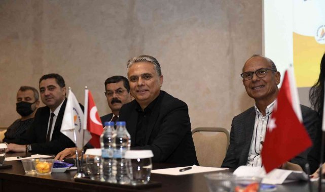 Muratpaşa Belediyesi&#039;nde yılın son Muhtarlar Meclisi toplandı