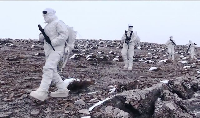 Muş PÖH timinden karlı dağlarda nefes kesen klip