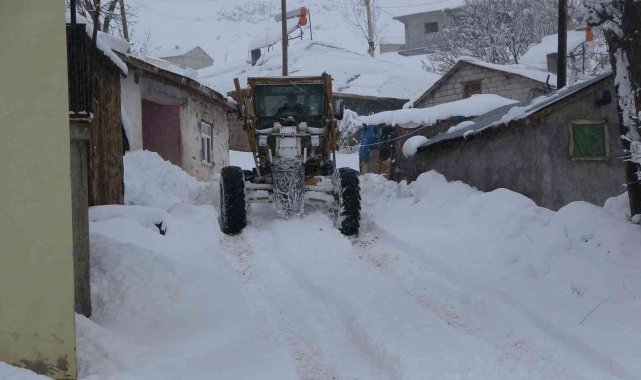 Muş&#039;ta 115 köy yolu kardan kapandı
