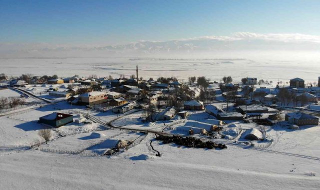 Muş&#039;ta bin 600 rakımlı dağ köyleri kara gömüldü