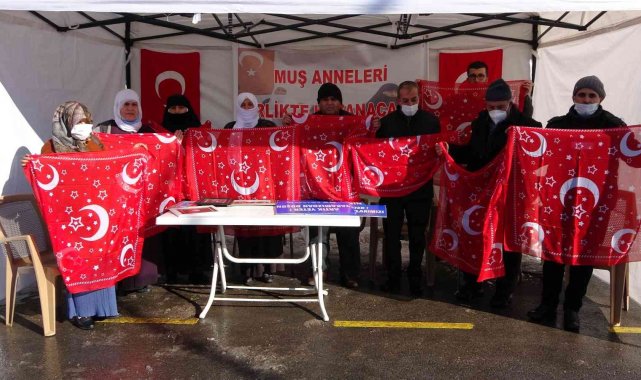 Muşlu annelerden dondurucu soğukta evlat nöbeti