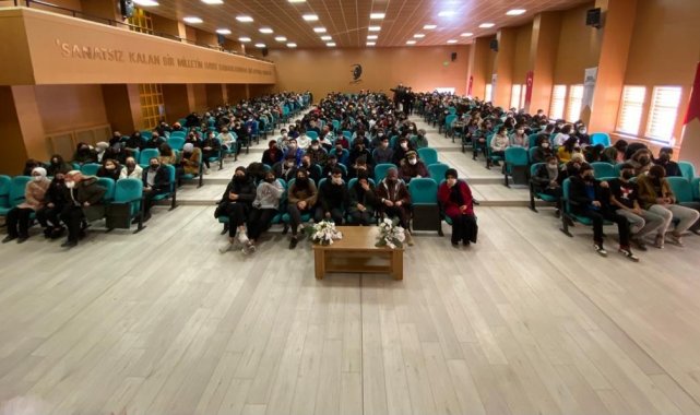 Nallıhan'da öğrencilere güvenli internet semineri verildi