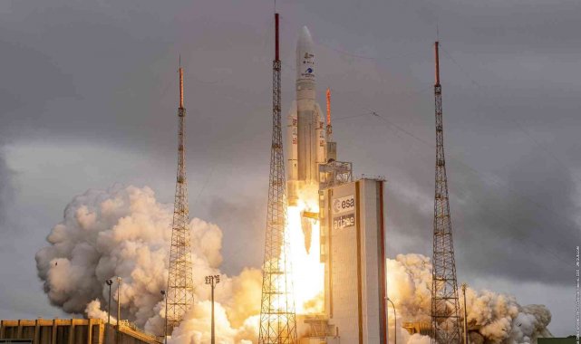 NASA, James Webb Uzay Teleskobu'nu fırlattı